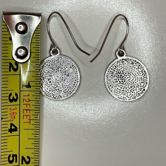 Metal Design Small Round Dangle Earrings - Picture 10 of 11